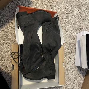 Fioni Knee high lace up boots